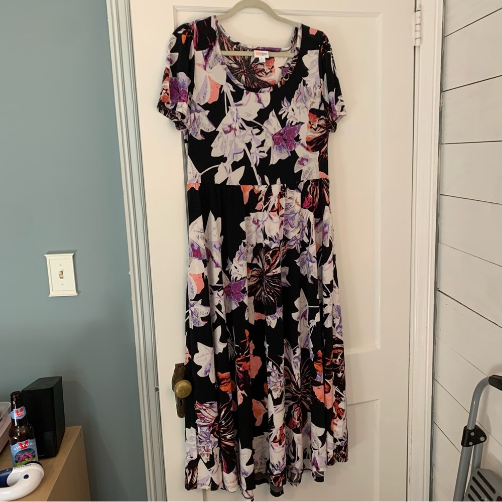 2/$22 ✨ lularoe Riley black floral short sleeve maxi dress